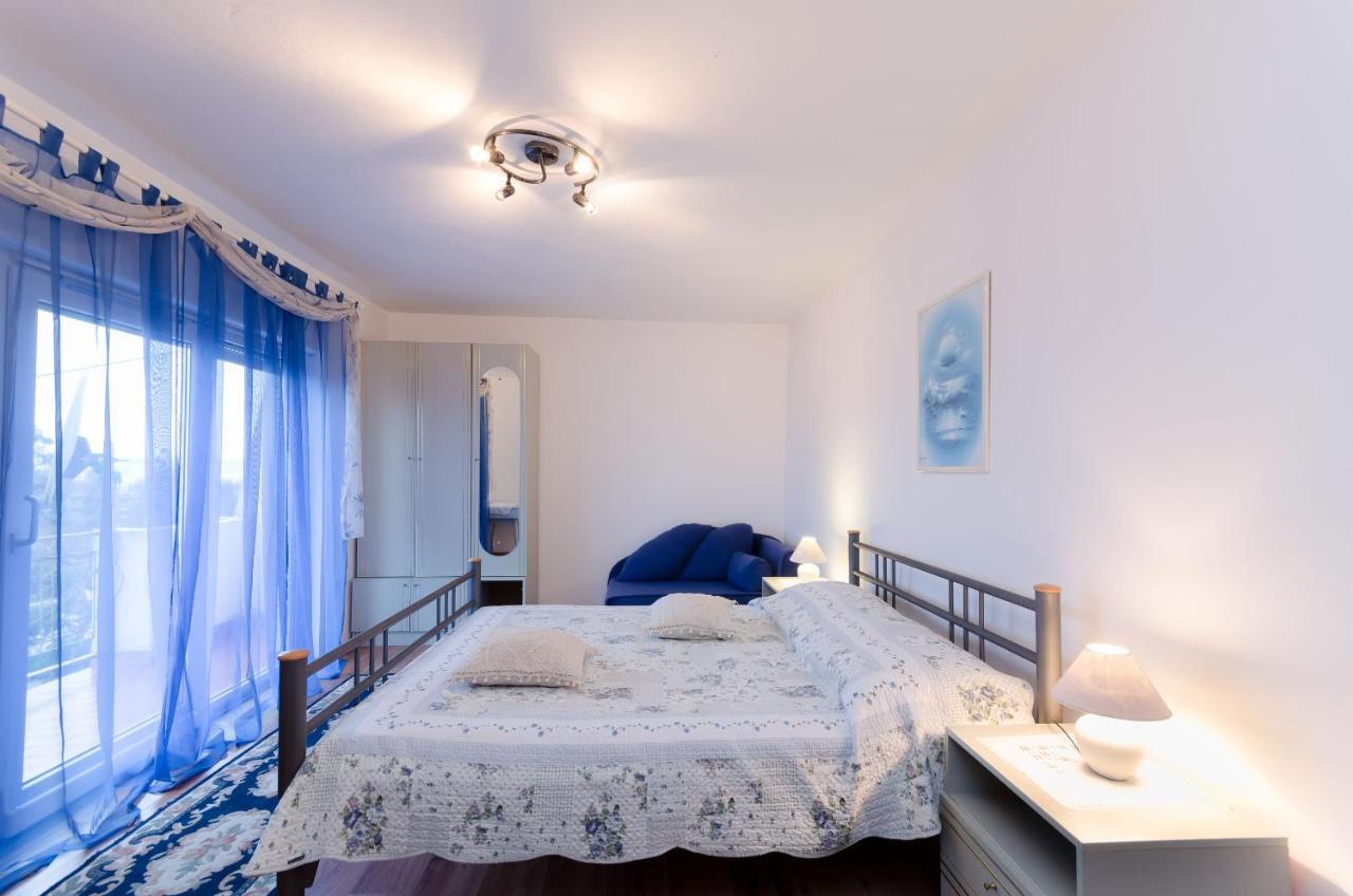 Apartments And Room Mirjana 드라말리 외부 사진