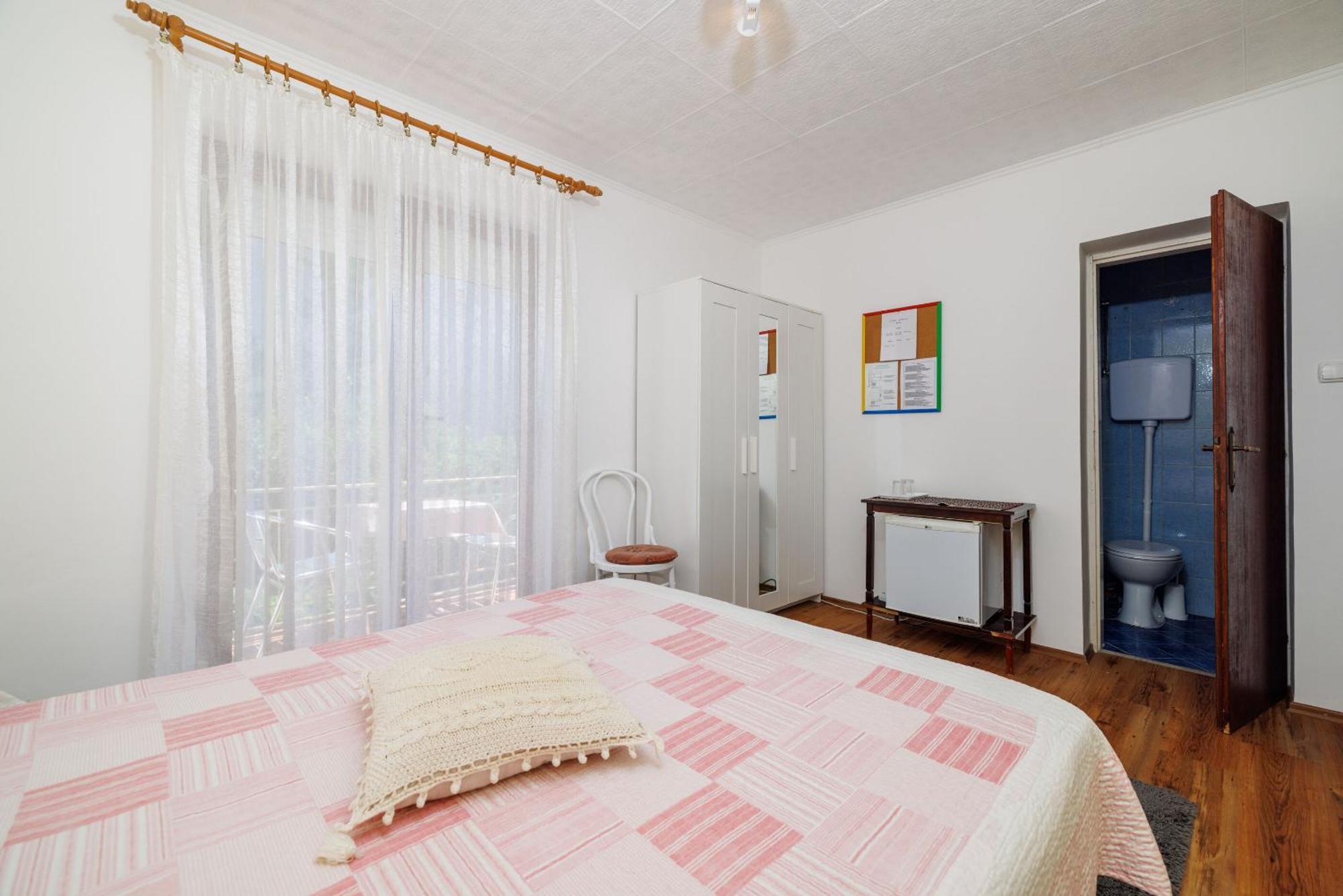 Apartments And Room Mirjana 드라말리 외부 사진