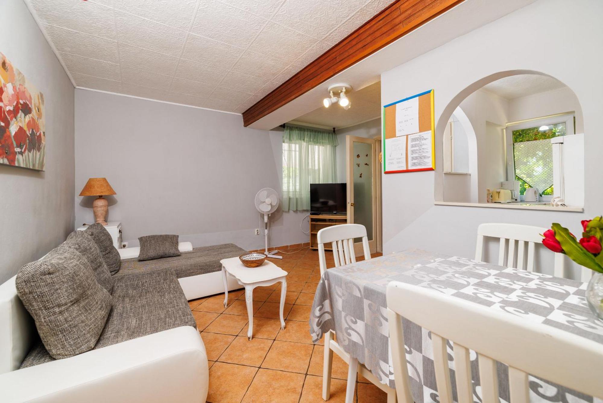Apartments And Room Mirjana 드라말리 외부 사진