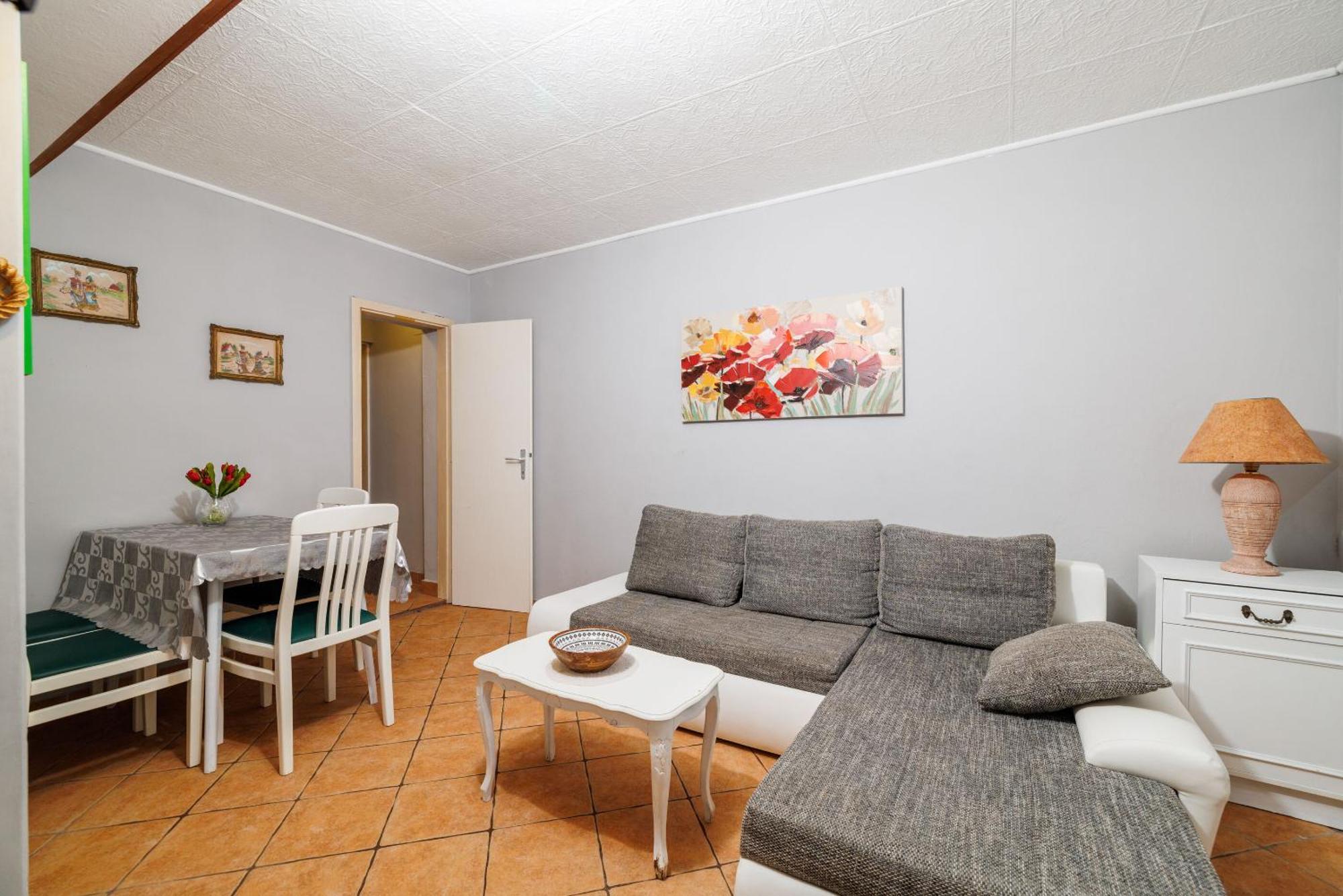 Apartments And Room Mirjana 드라말리 외부 사진