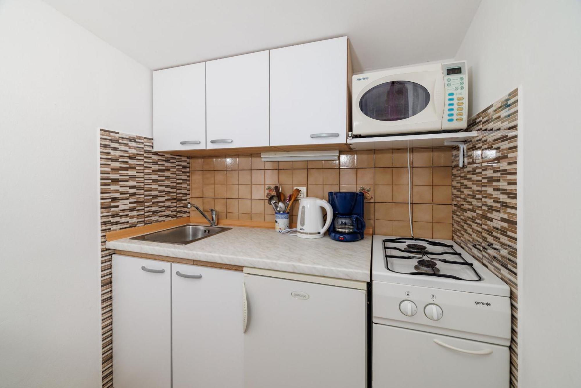 Apartments And Room Mirjana 드라말리 외부 사진