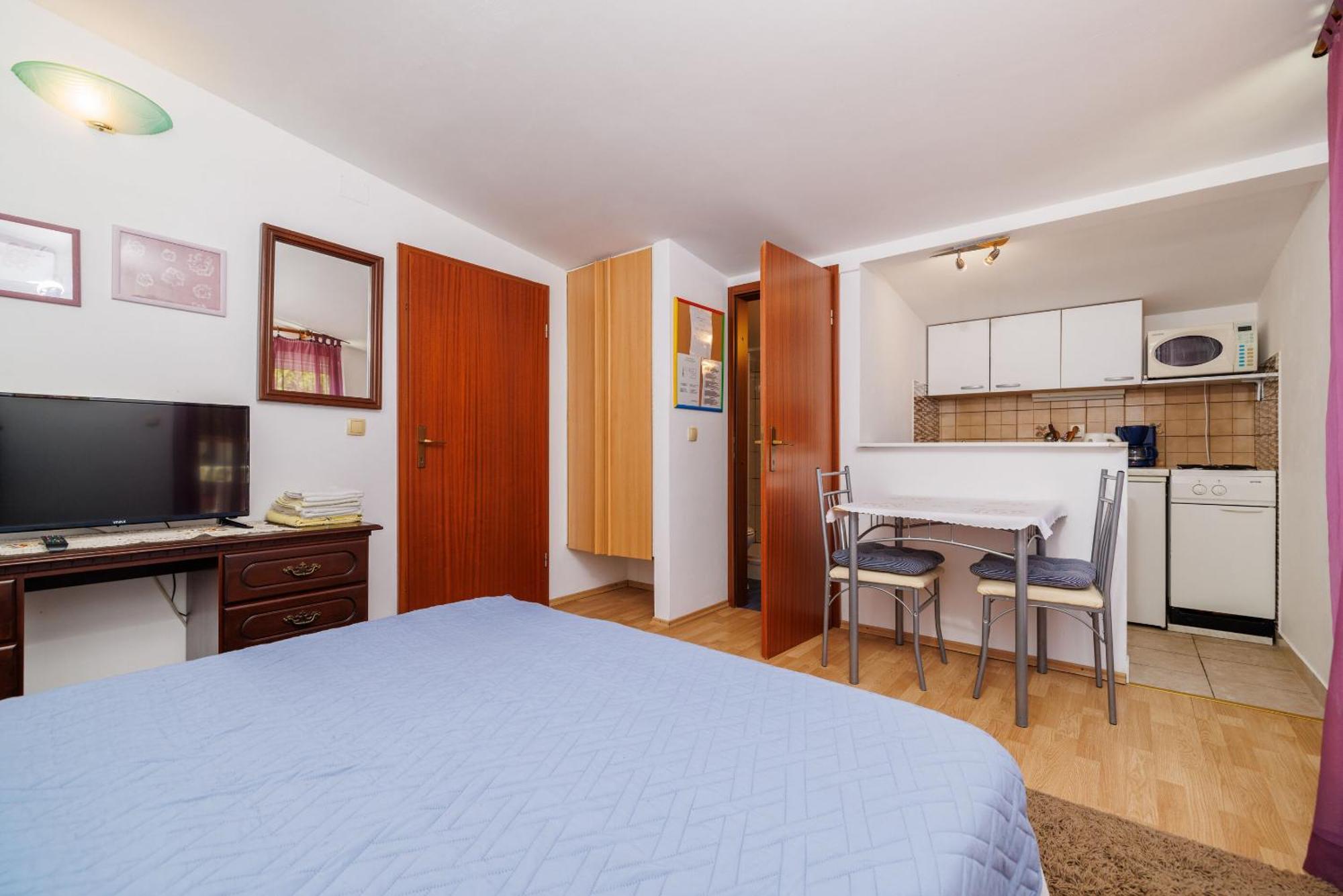 Apartments And Room Mirjana 드라말리 외부 사진