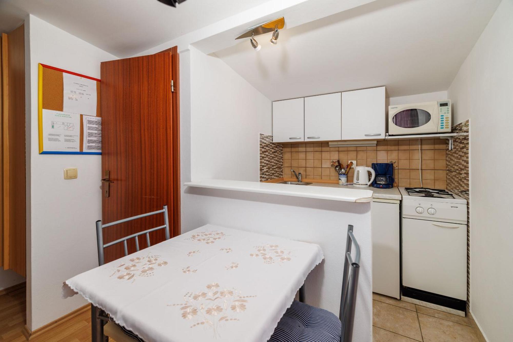 Apartments And Room Mirjana 드라말리 외부 사진