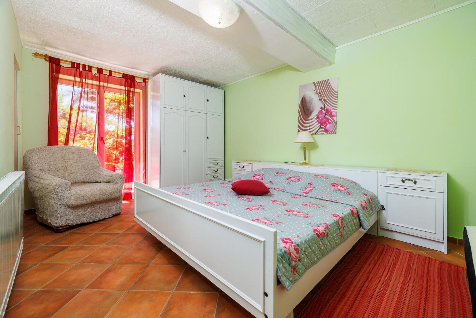 Apartments And Room Mirjana 드라말리 외부 사진