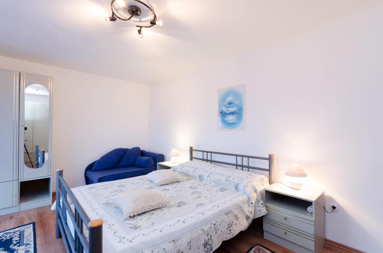 Apartments And Room Mirjana 드라말리 외부 사진
